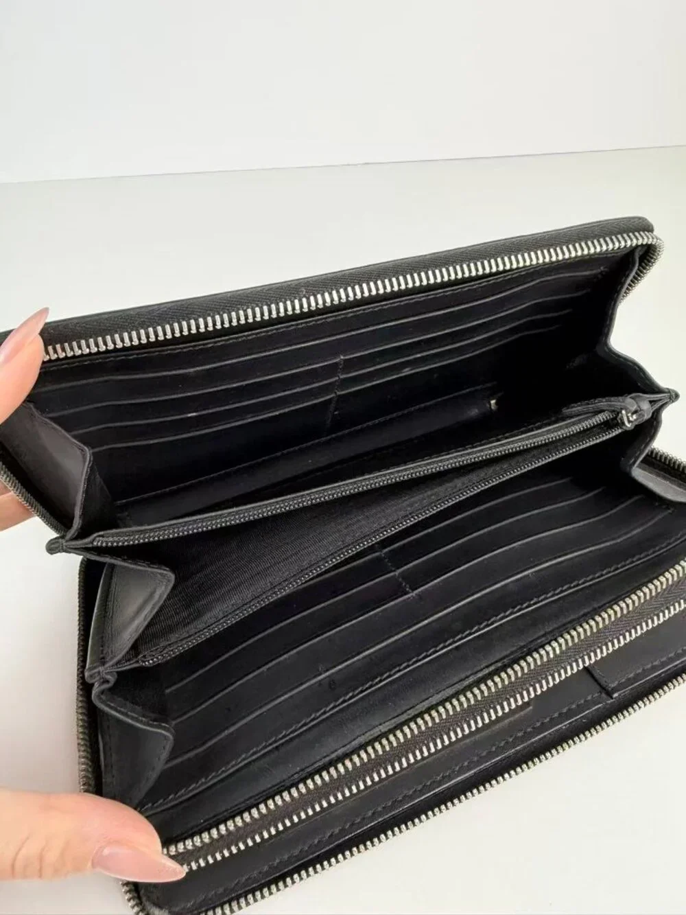 Gucci Signature GG Embossed Leather Zip Around Travel Organizer Clutch Wallet